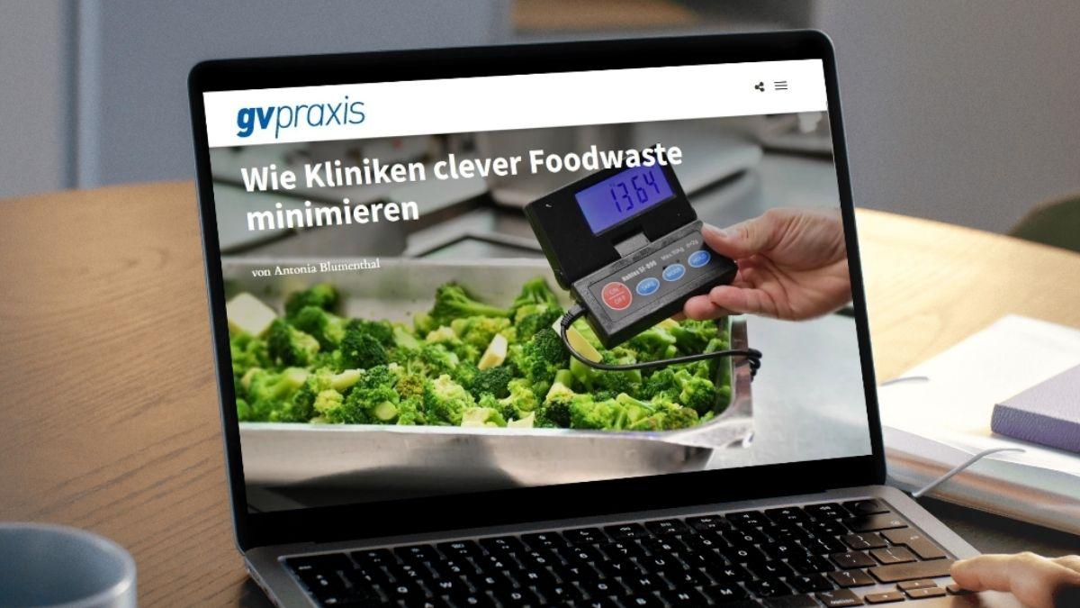 Titelbild vom Beitrag aus der gvpraxis am Laptop