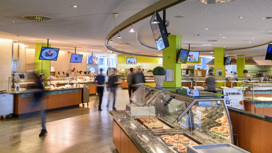 Die Essensausgaben und Selbstbedienungstheken